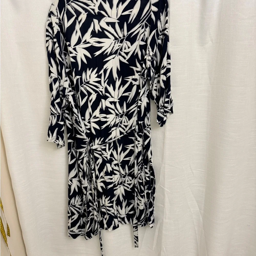 Navy and White Leaf Print Kimono Top - Picture 3 of 7